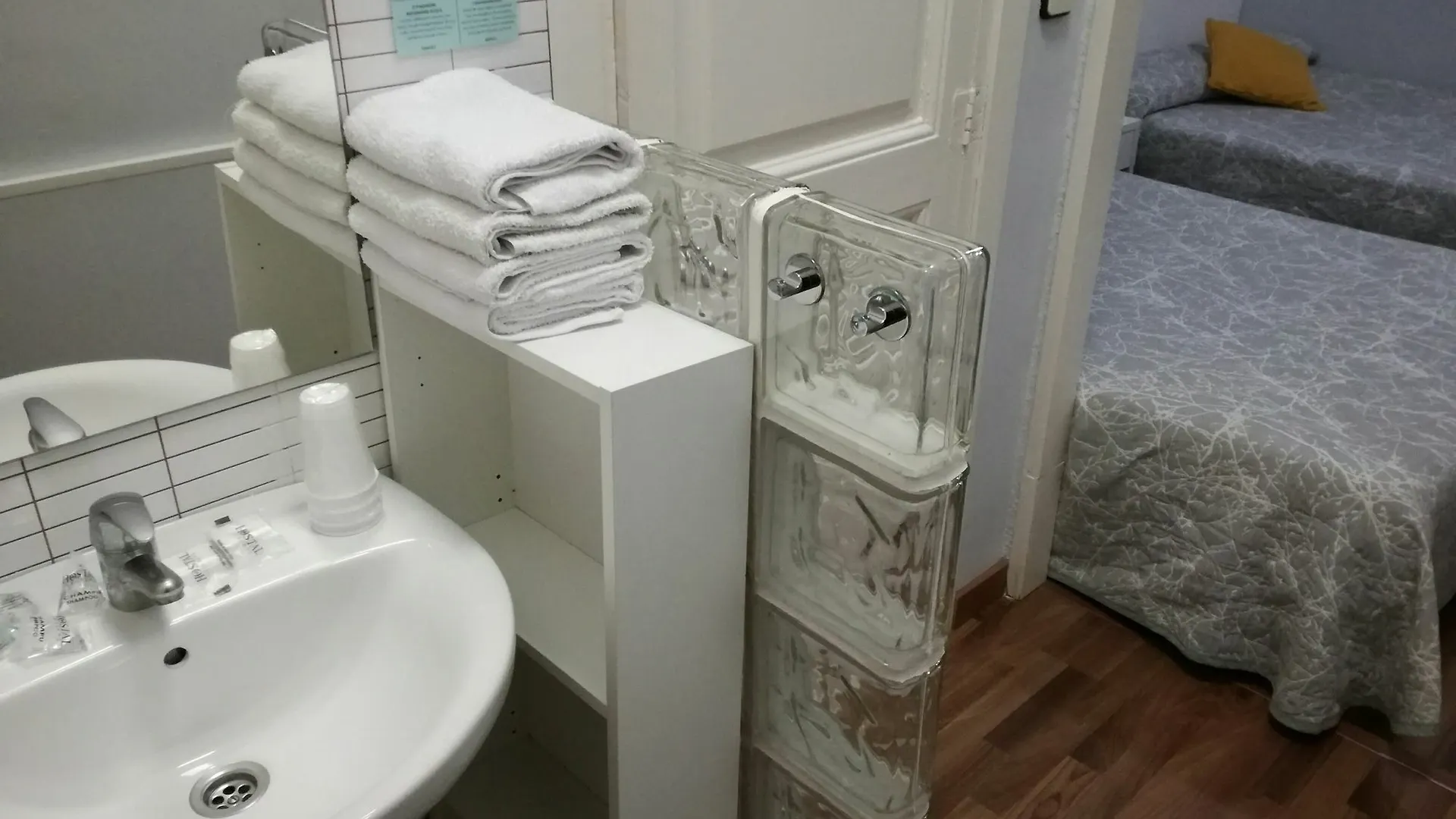 Hostal Lesseps Barcelona