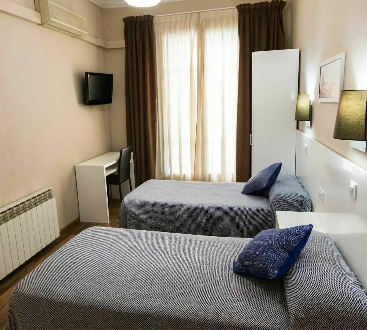 Hostal Lesseps Barcelona