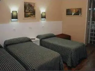 Hostal Lesseps Βαρκελώνη 0*,