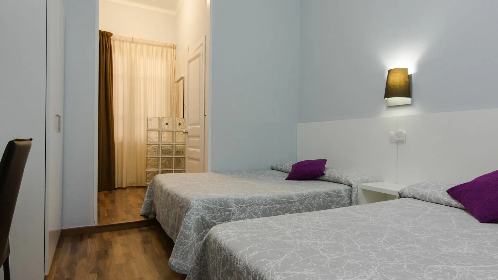 Hostal Lesseps Barcelona Hostel