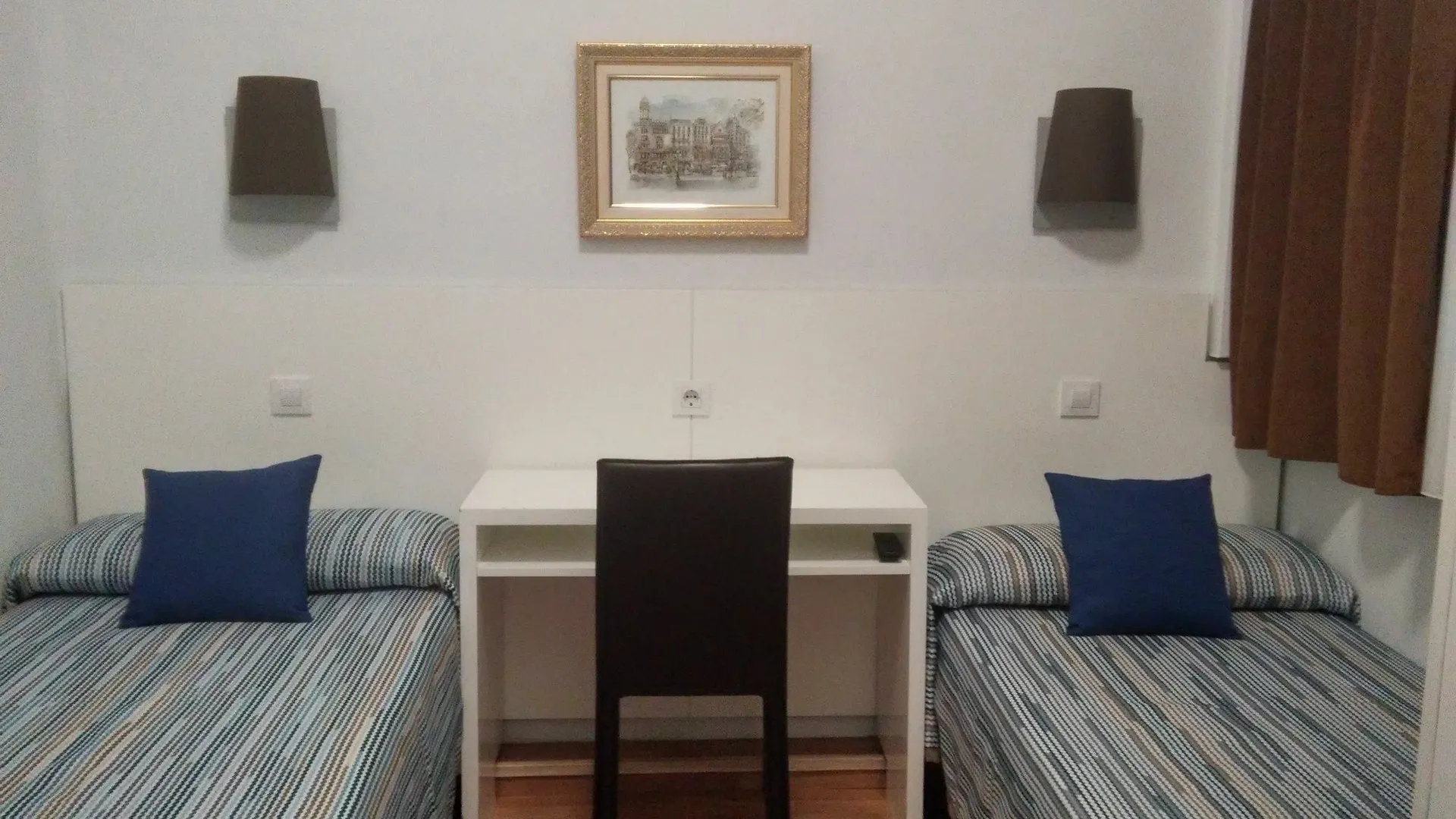 Hostal Lesseps Barcelona Hostel