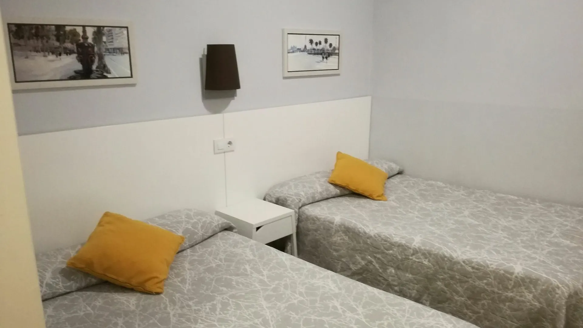 Hostel Hostal Lesseps Barcelona Spanyolország