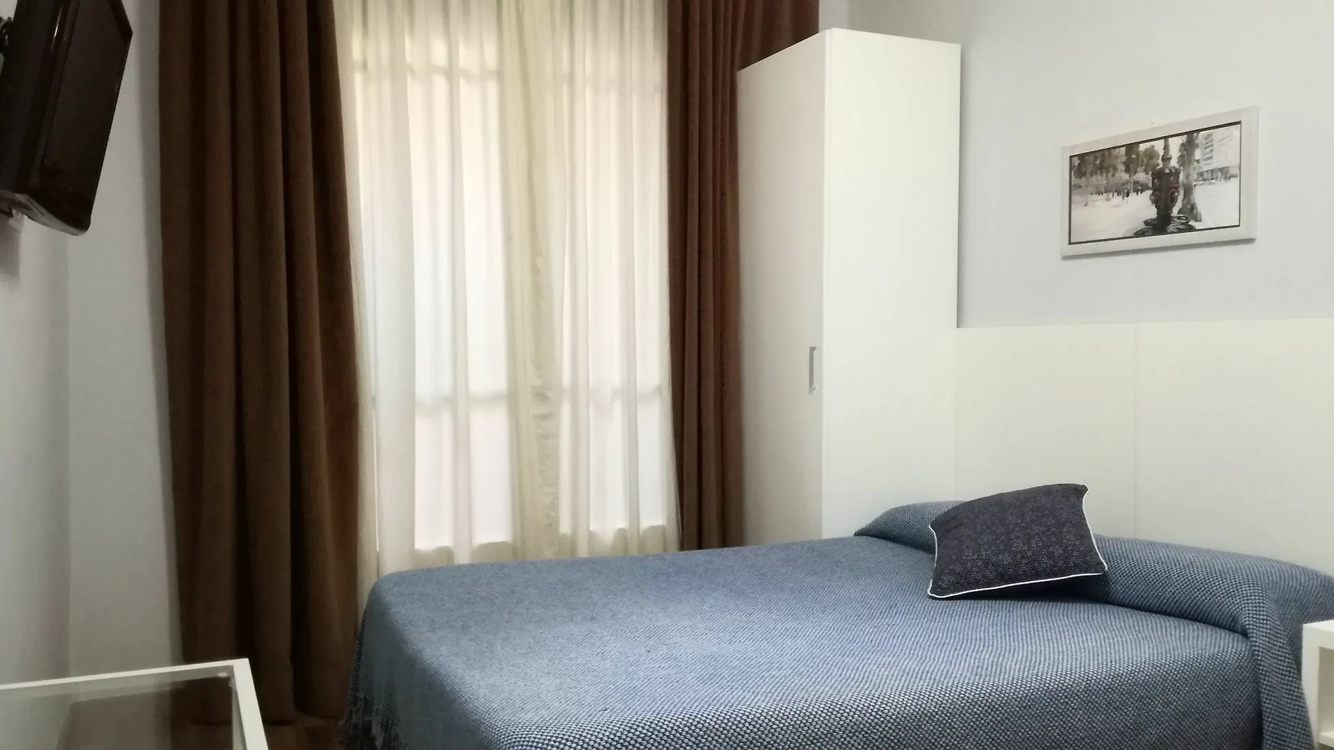 Hostal Lesseps Barcelona Hostel
