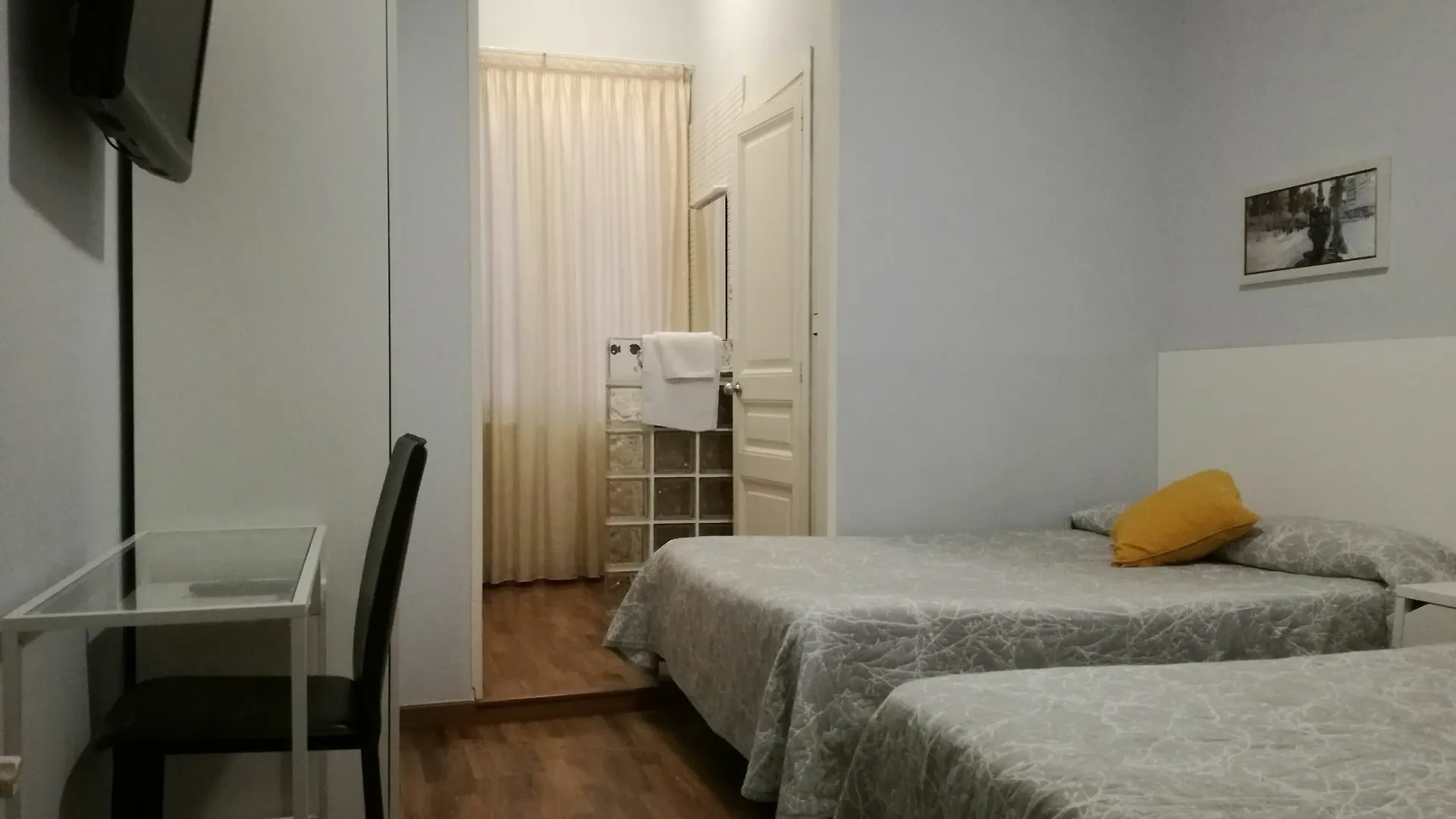 Hostal Lesseps Barcelona Hostel